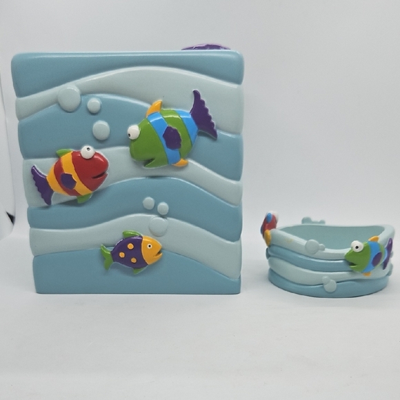 Saturday Knight Ltd. Funky Fish Bathroom Decor Tissue/Cup - Picture 1 of 7